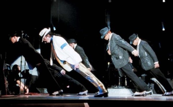 Το κόλπο: Έτσι ο Michael Jackson έγερνε μπροστά χωρίς να πέσει (pic)